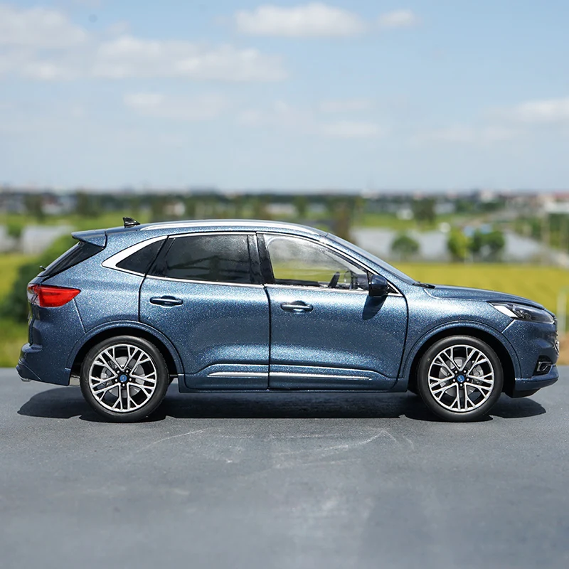 Фото Масштабная модель автомобиля Changan Ford Ruiji ESCAPE 1:18 из сплава, оригинальная №2