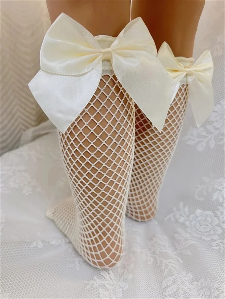 Рисунок 5 - Чулки в сеточку для девочек с бантом