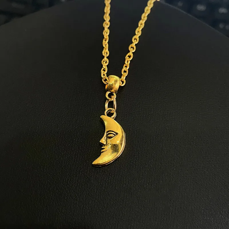 

New Products Hot Selling Fashion Trend Jewelry Personality Wild Hip Hop Half Moon Pendant Necklace Jewelry