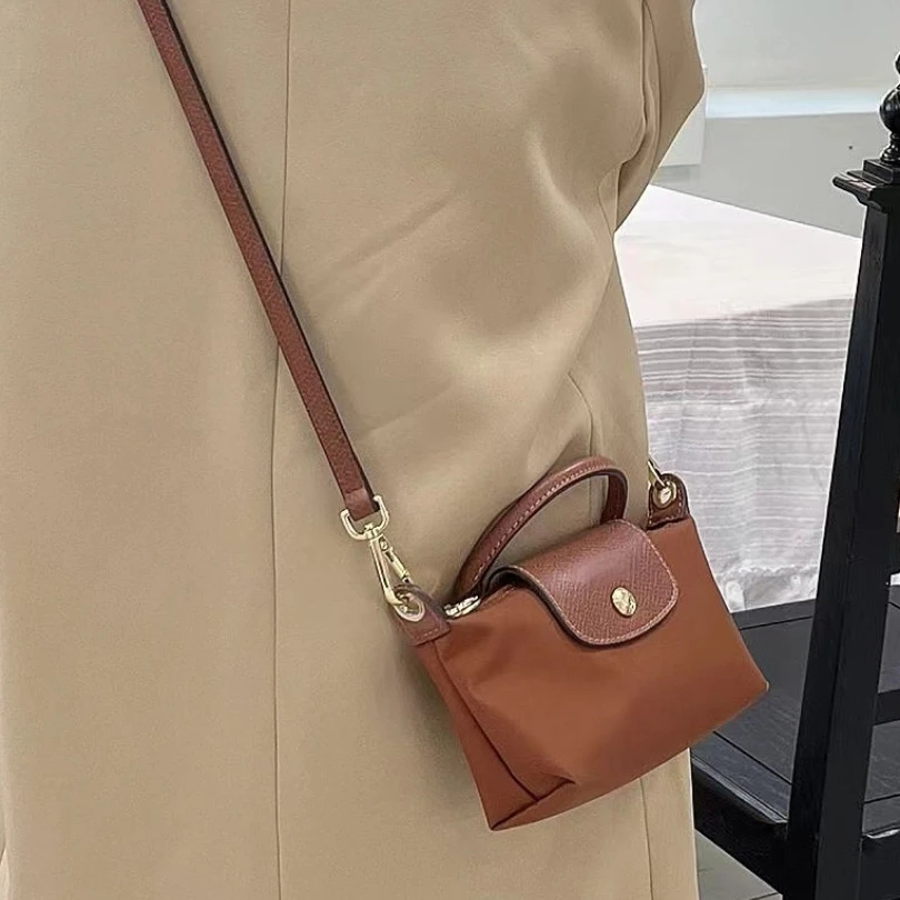 El bolso de Louis Vuitton de 3.200 euros que imita una bolsa isotérmica  para congelados