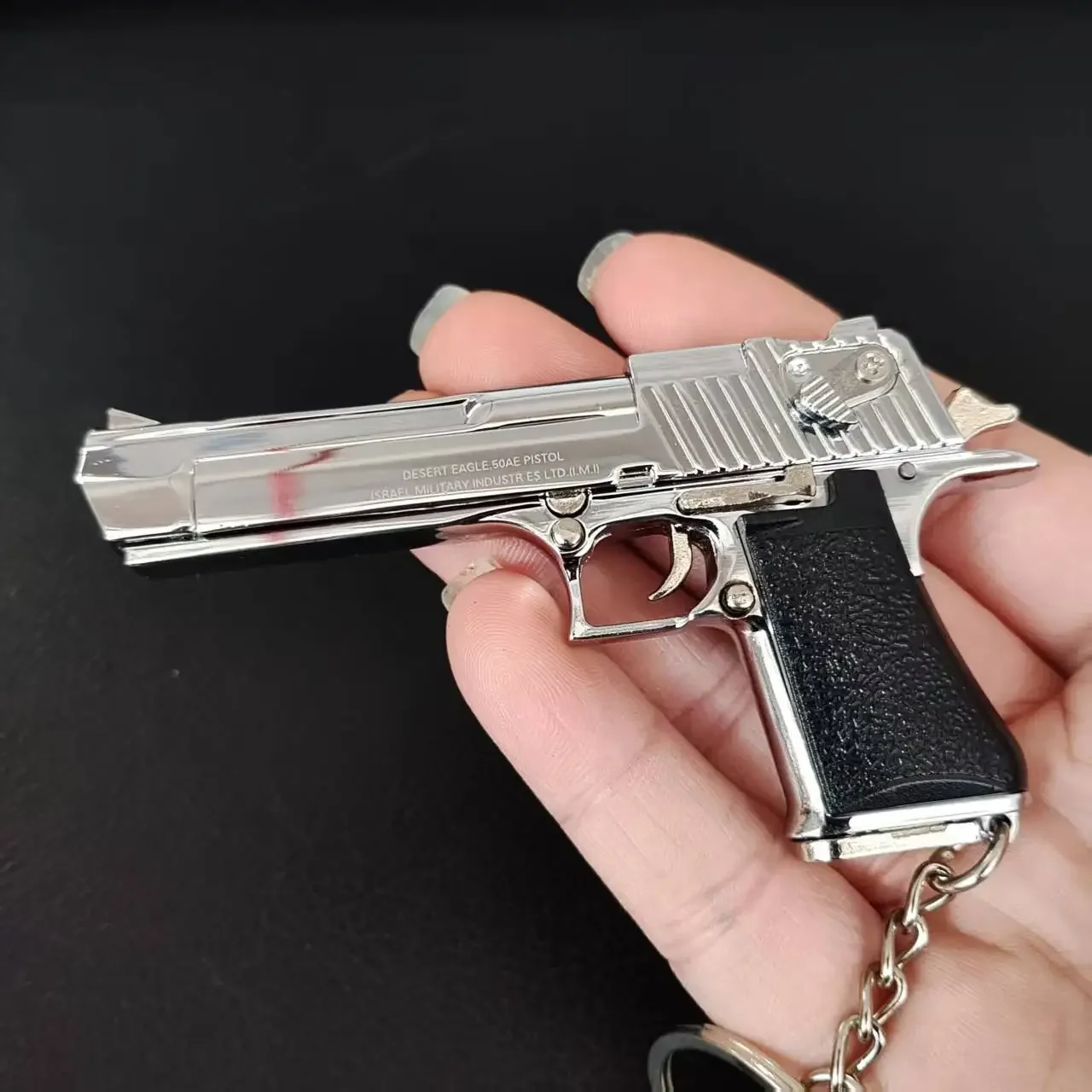 

Металлический миниатюрный пистолет Desert Eagle 1:3 брелок