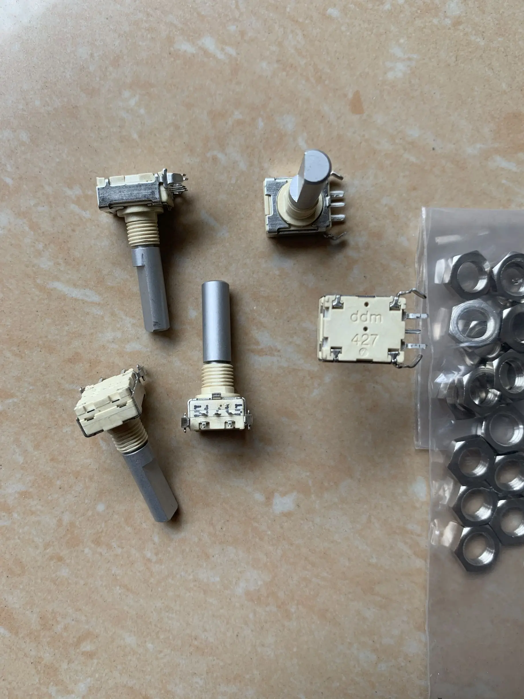 

Германия применима к DDM Stepper 30 точек 5 футов приборная панель Ddm427 кодировщик с переключателем вала 25 мм совершенно новый