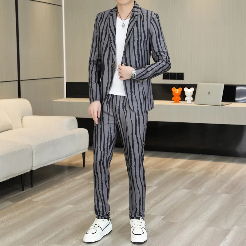 Маленький костюм верхняя одежда мужской корейский облегающий в полоску комплект