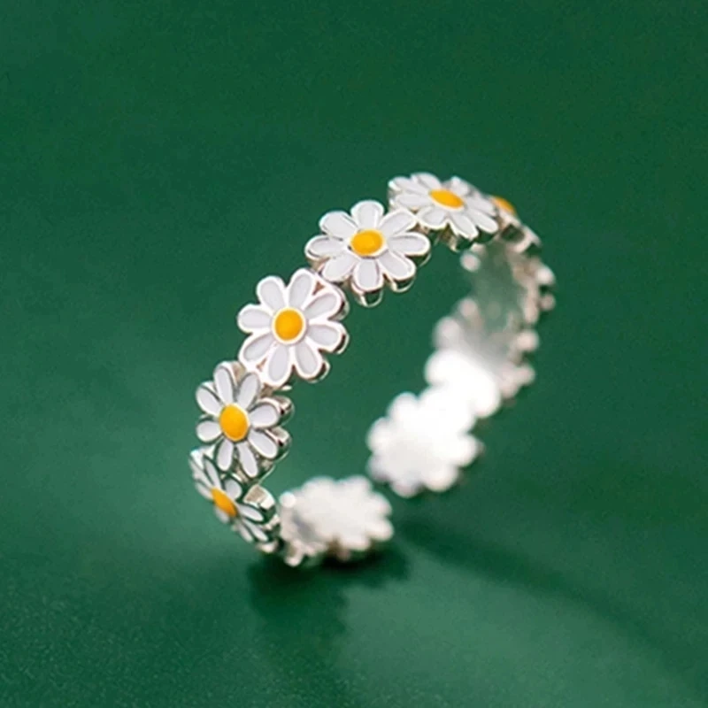 

Y2K Daisy Flower Rings for Women Korean Adjustable Opening Finger Ring Bride Wedding Engagement Statement Jewelry Gifts