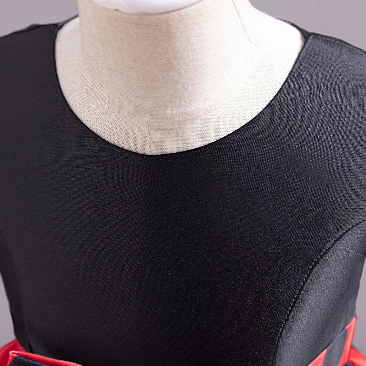 Детское платье без рукавов в горошек с маленькой русалочкой