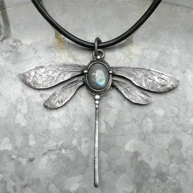 

Vintage Insect Trend Jewelry Dragonfly Leather Rope Pendant Personality European and American Moonstone Necklace Wholesale