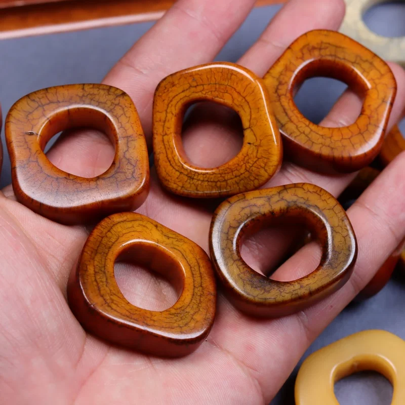 Натуральная старая кость яка круговое кольцо для бега с пряжкой мира ожерелье