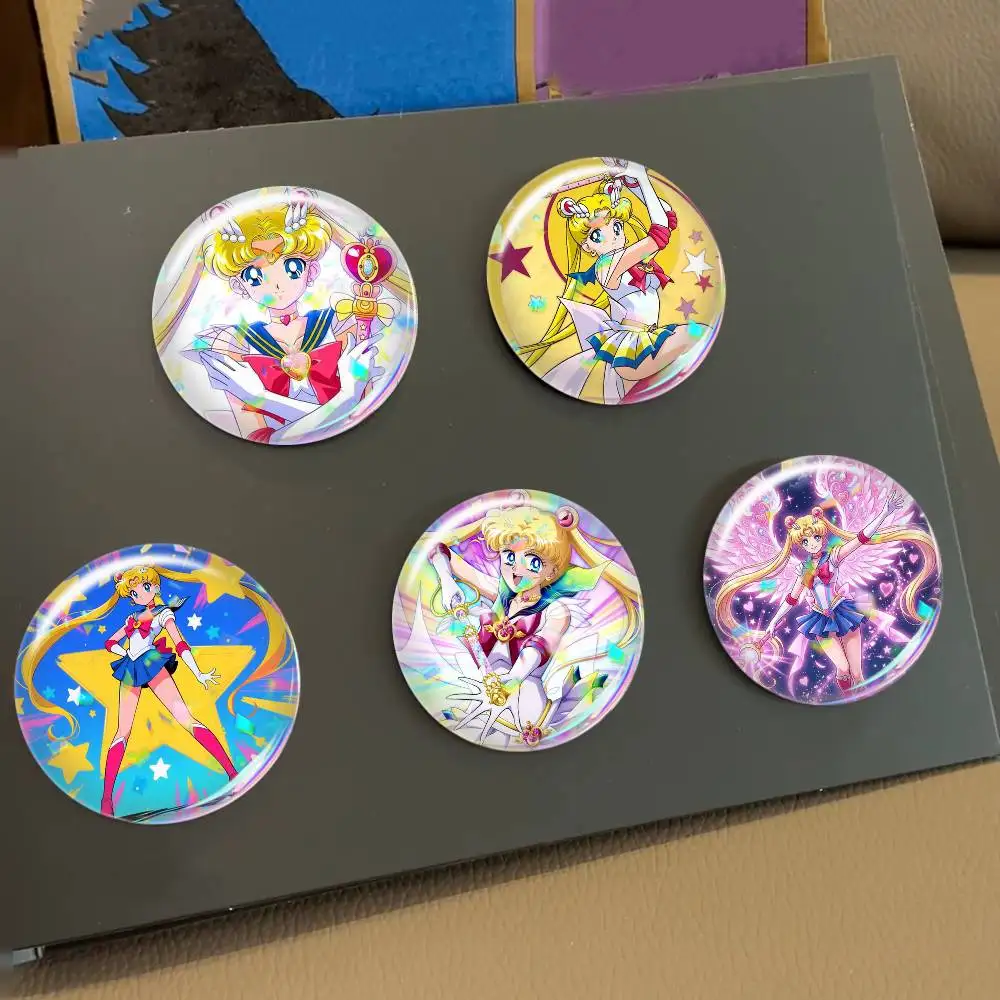 Фото Лазерный значок S-Sailor Moon: креативная брошь-пин для сумок, одежды, головных уборов, декор, подарки для фанатов и коллекционеров №1