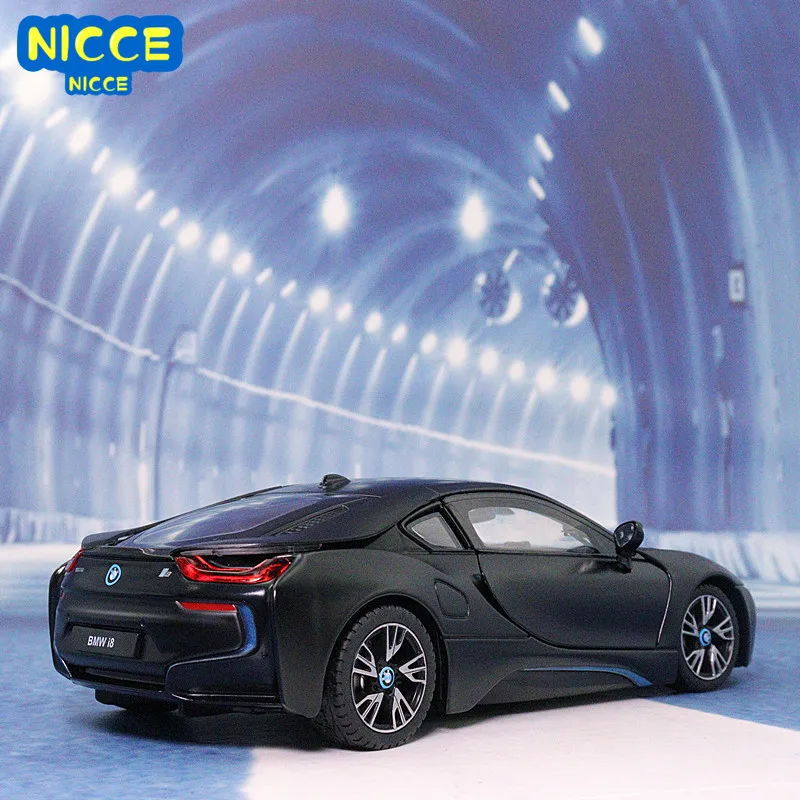 Модель автомобиля черного цвета из сплава 1:24 BMW I8 | Игрушки и хобби