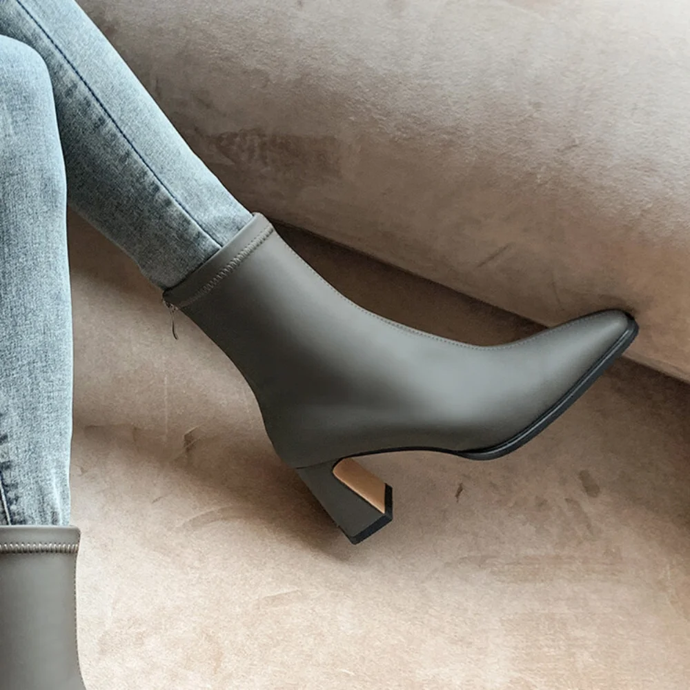 Стильные лаконичные темпераментные женские ботильоны на высоком каблуке с