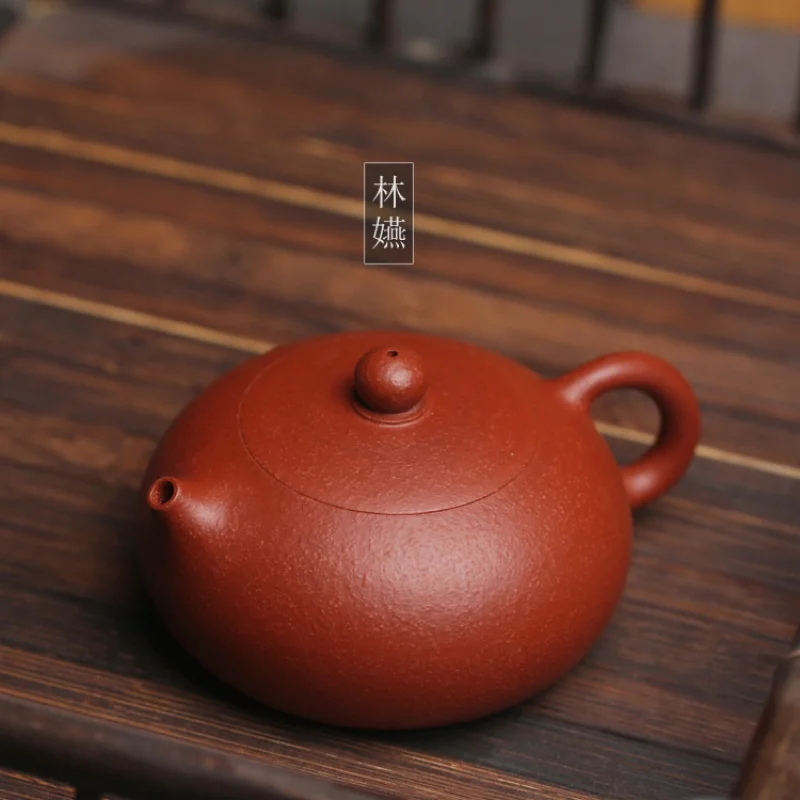 

Lin Yi Handmade Hand Pot Chaozhou Kung Fu Teapot Yixing Purple Sand Xie Hua Master Apprentice Raw Ore Flat Xi Shi