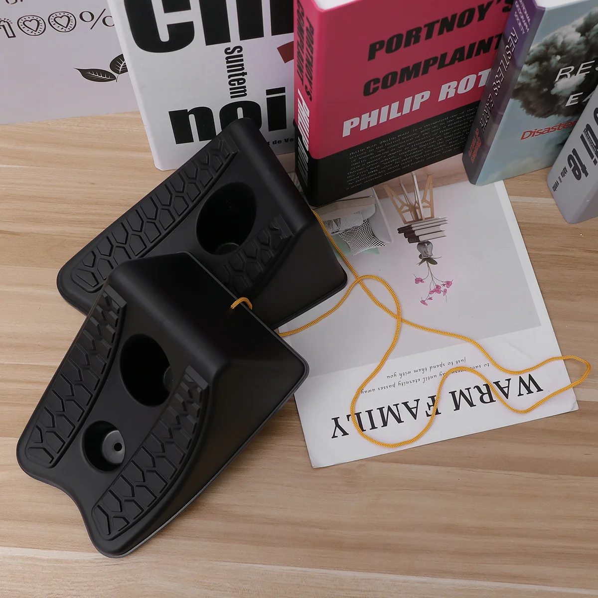 

2PCS Car Wheel Rubber Slider Block Block Wheel Ramp Triangle Rubber Skid Wheel Chocks(Black)