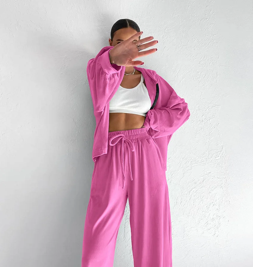 Свитшот с капюшоном и карманами для женщин