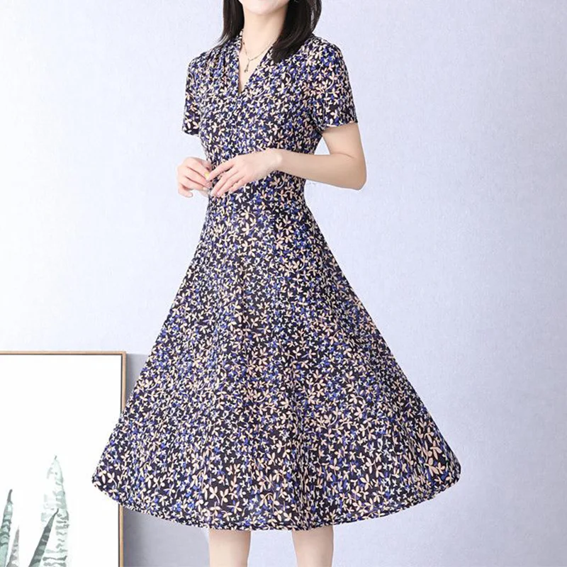 Женское платье с V-образным вырезом коротким рукавом и узлом