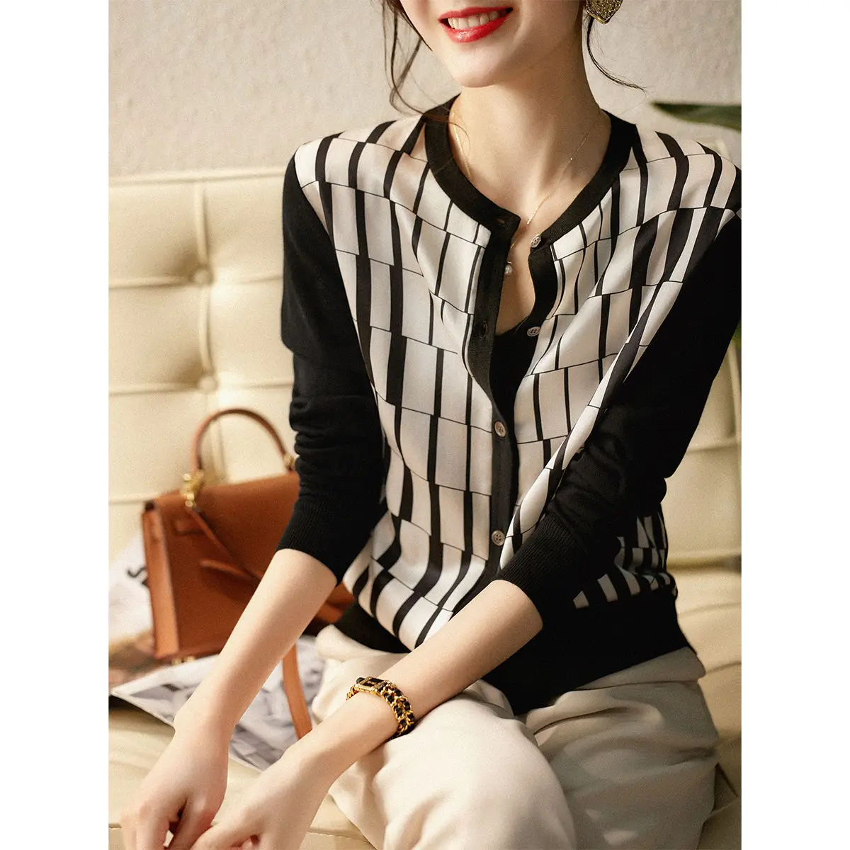 2022 spring and summer new knitted bottoming shirts, wear slim and thin knitted cardigan women  cute Single Breasted