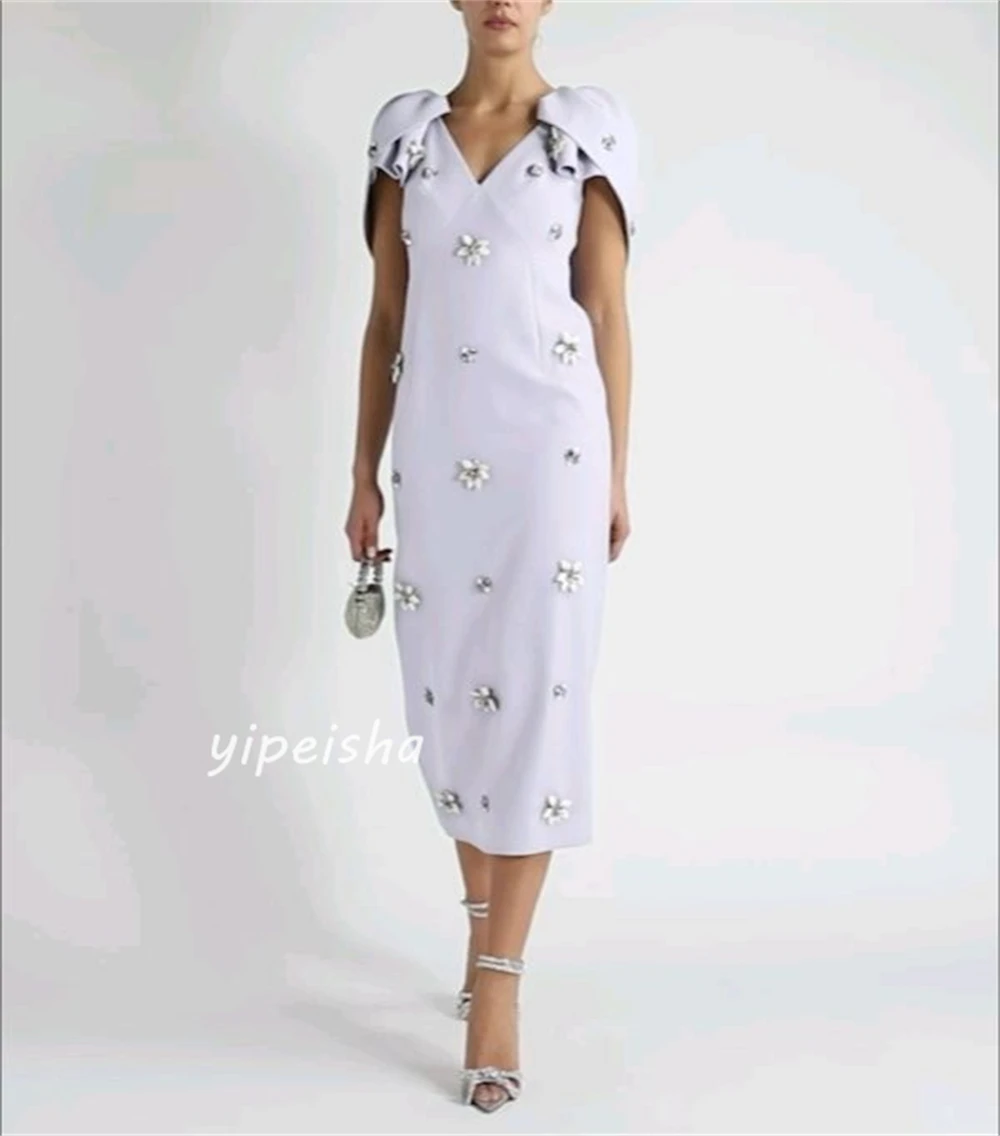 Вечернее платье миди из джерси с цветочными блестками и рюшами по