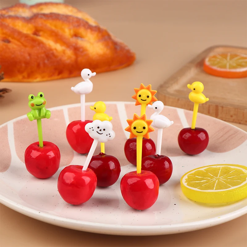

8pcs Animal Fruit Fork Set Cartoon Mini Kids Snack Cake Dessert Food Stick Toothpick Decoration Pick Cake Bento Tableware Child