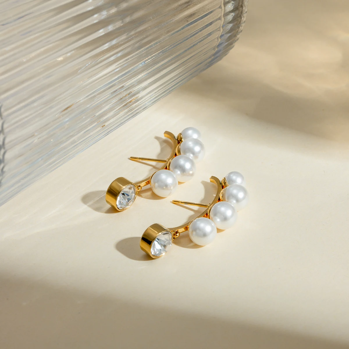 Позолоченные нержавеющие изогнутые жемчужные Подвесные серьги из нержавеющей