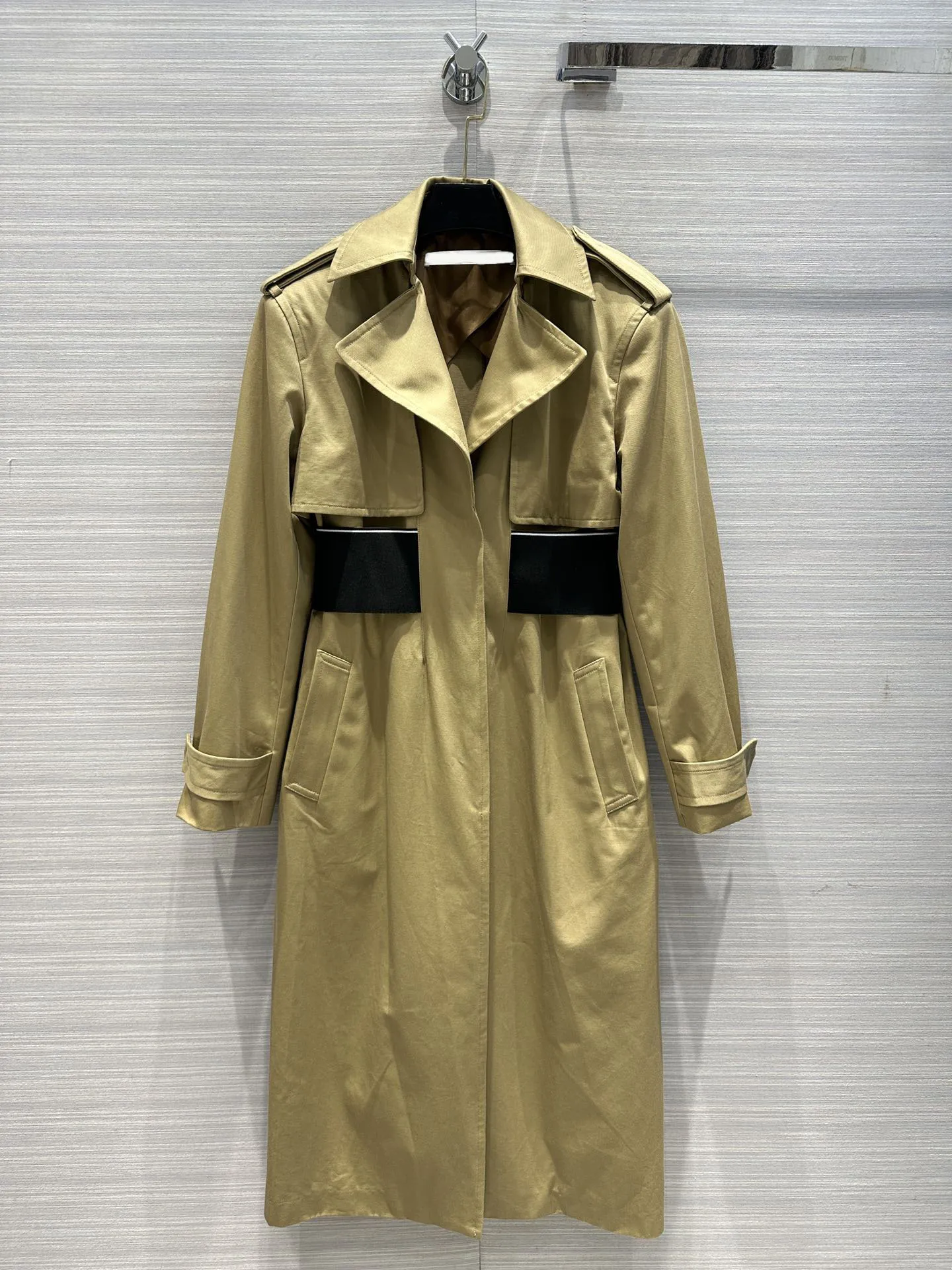 

High quality designer 2023 spring women long trench coats webbing clinch waist elegant trench outerwear khaki black