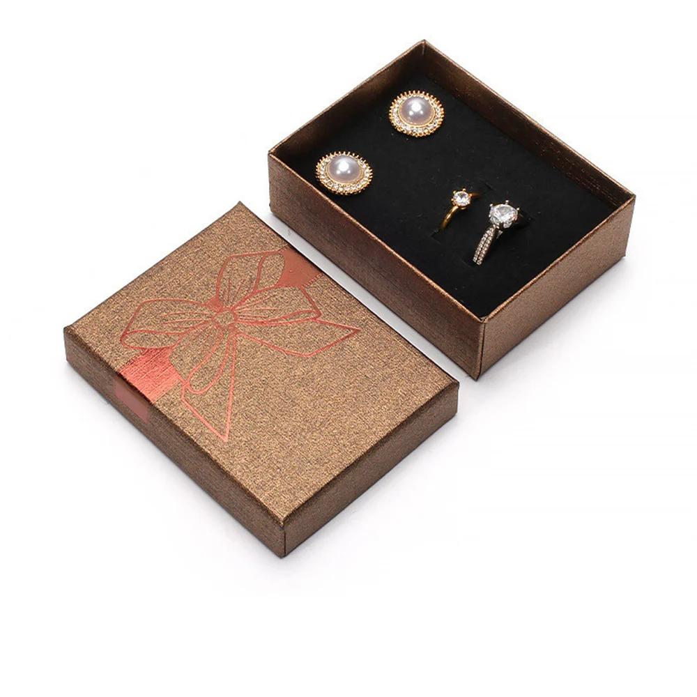 

Бумажная подарочная коробка для украшений