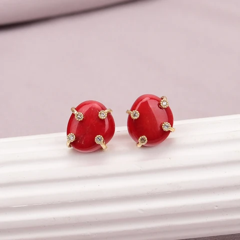 Серьги-гвоздики AIPIAODEGUAIGUAI с кораллом и кристаллами