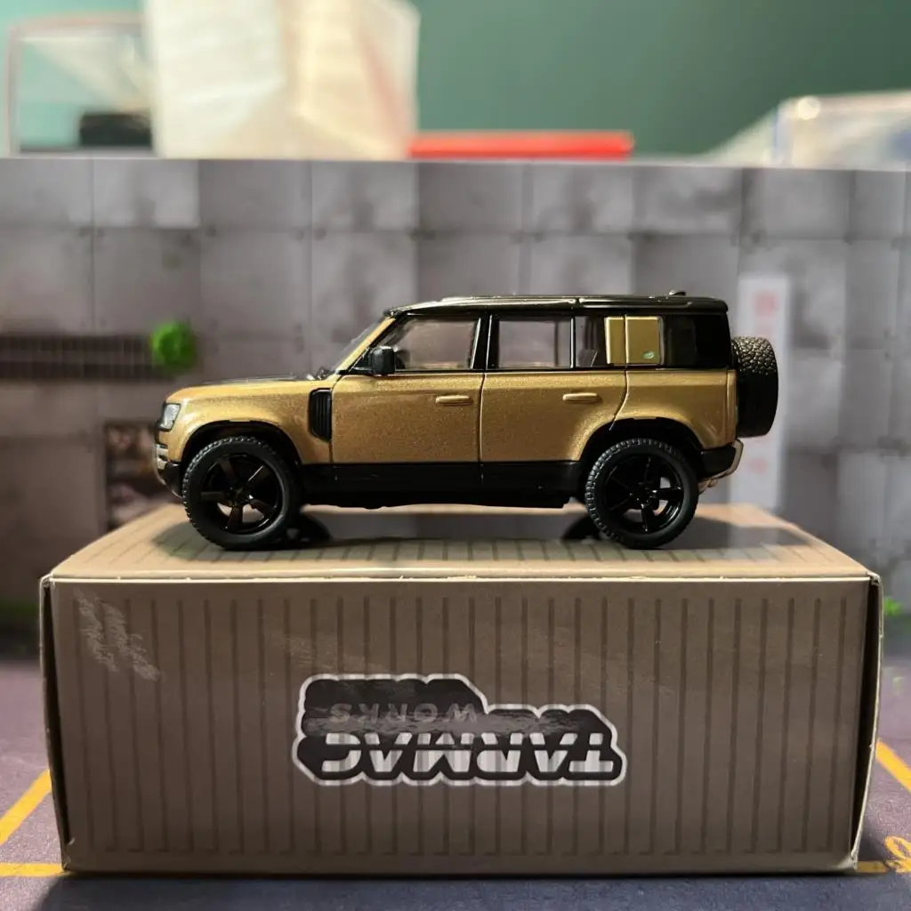 

1/64 Tarmac Works Land Rover Defender Diecast Car Model