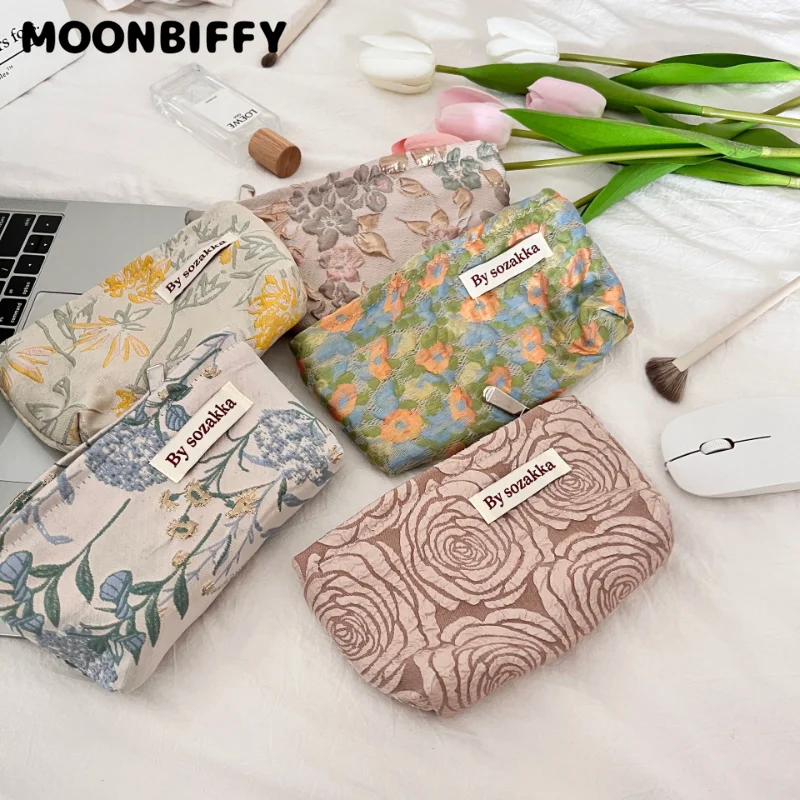 

Большая вместительная сумка для макияжа, тисненый цветок, сумка для макияжа, простая Портативная сумка, повседневная сумка для телефона, кл...