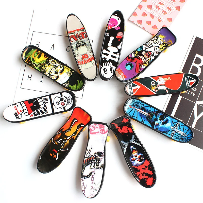 NEW Random Printing Professional Alloy Stand FingerBoard Skateboard Mini Finger Boards Skate Truck Finger Skateboard For Kid Toy