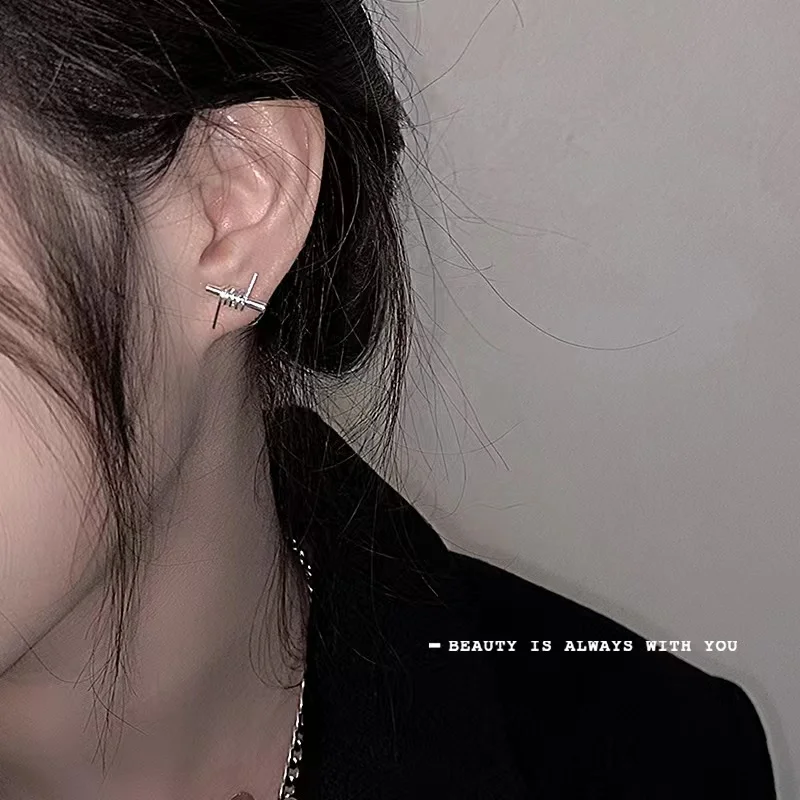 

Серьги-гвоздики женские компактные из серебра 2022 пробы