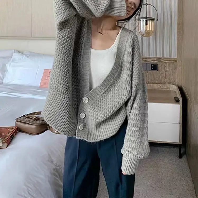 

Вязаный кардиган в Корейском стиле, простой Повседневный свитер, женский жакет, новинка сезона осень-зима 2023, свободный облегающий однотонный топ с V-образным вырезом для ленивых