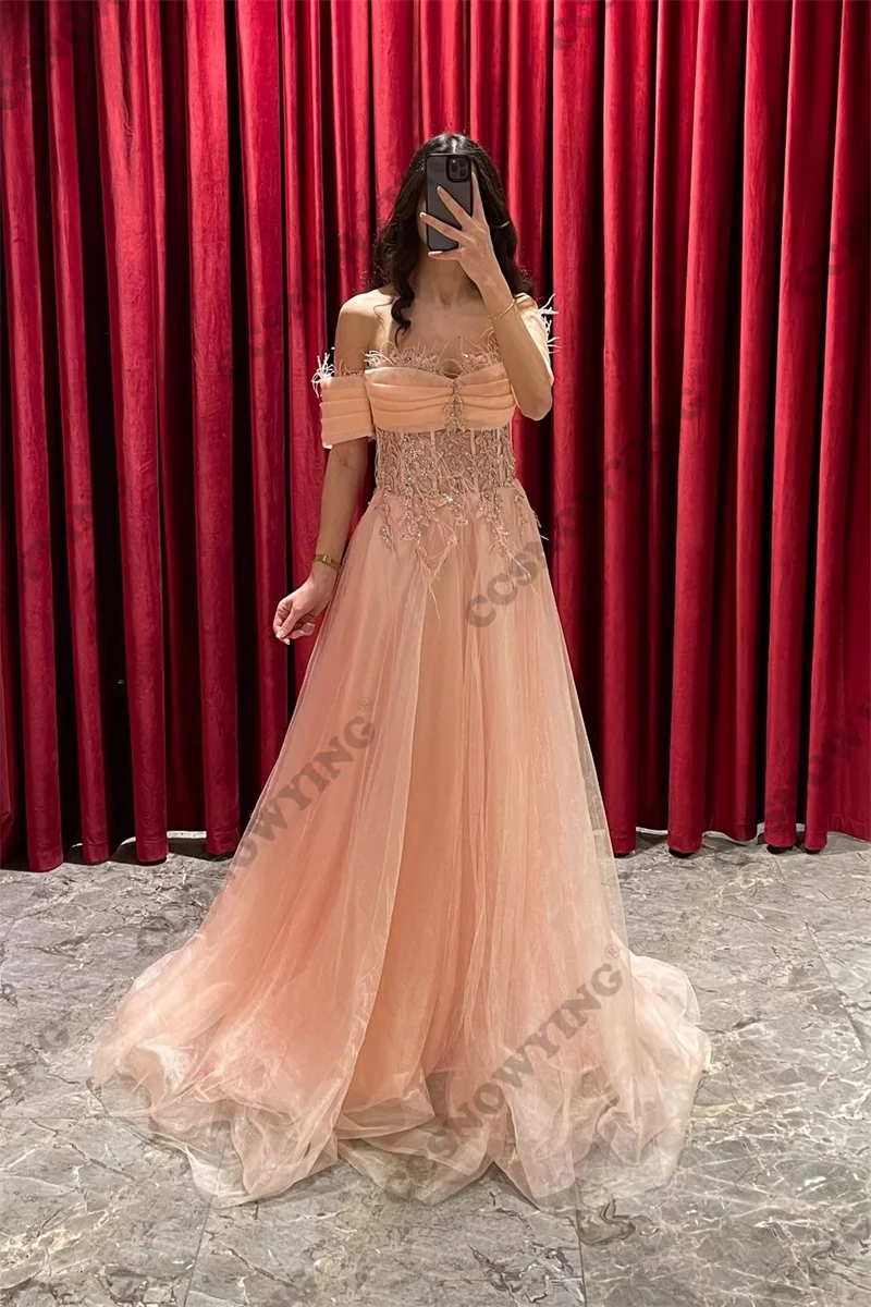 

Женское вечернее платье с коротким рукавом