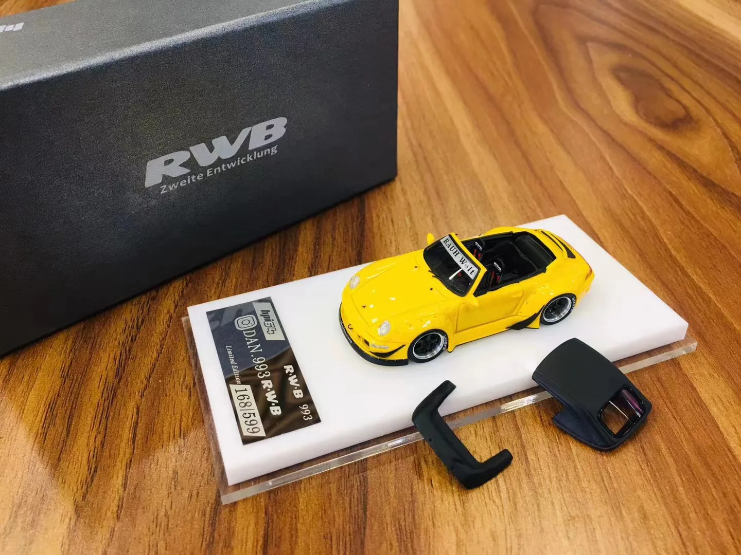 

Модель автомобиля HPI 1/64 RWB 993 желтая и RWB 964 синяя из смолы, в наличии 2020, Подарочные коллекционные подарки