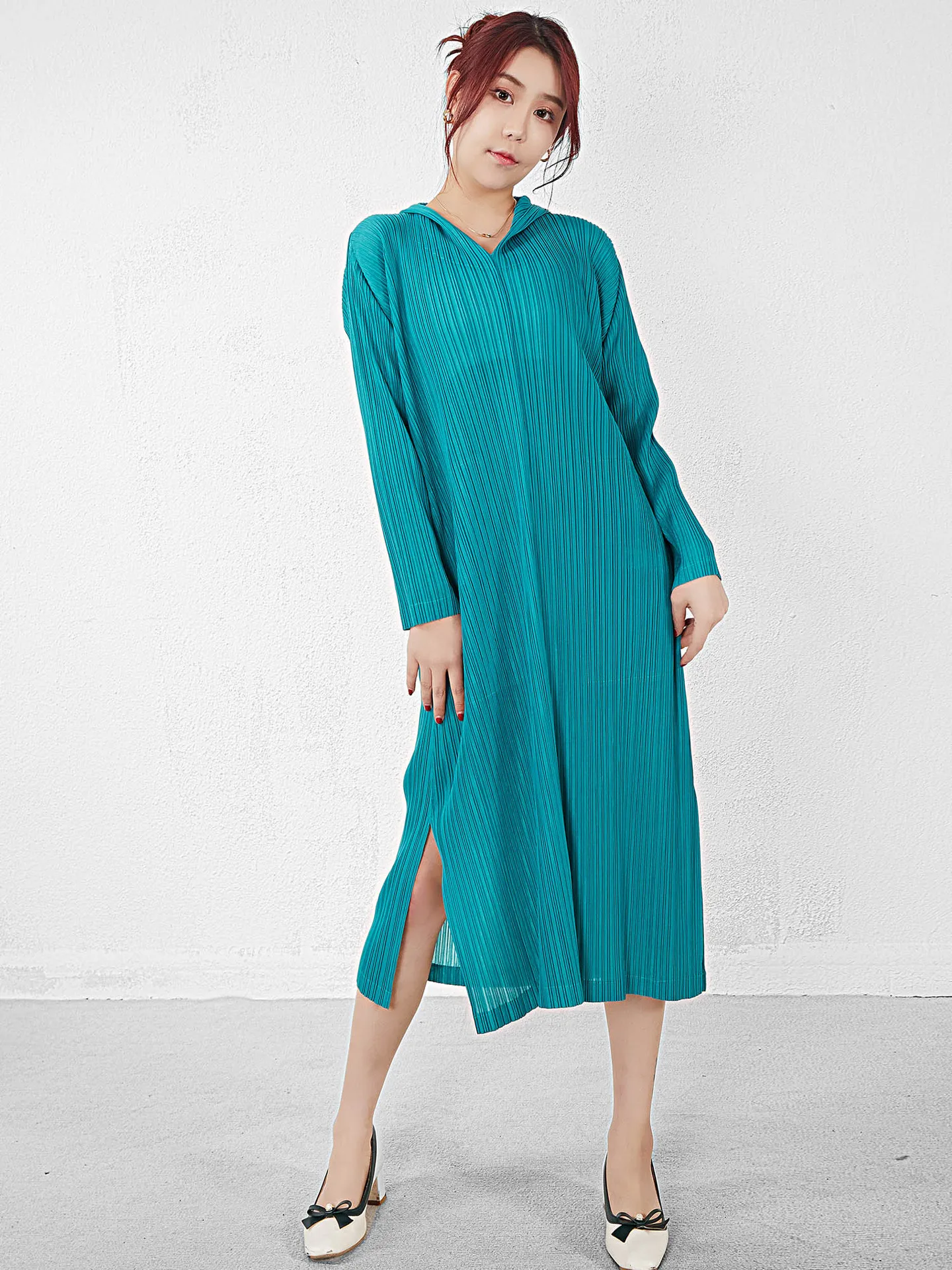 

Плиссированное Повседневное платье с капюшоном, модель весна-осень, женское платье средней длины, напущенное платье, прямая юбка для поездок