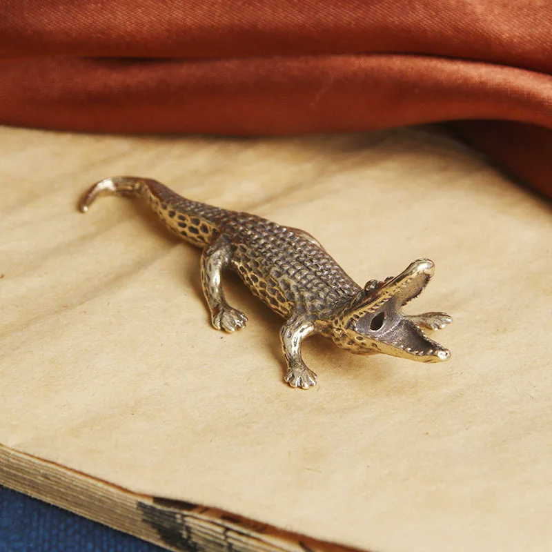 

Brass Crocodile tabletop decoration Creative craft tea pet decoration