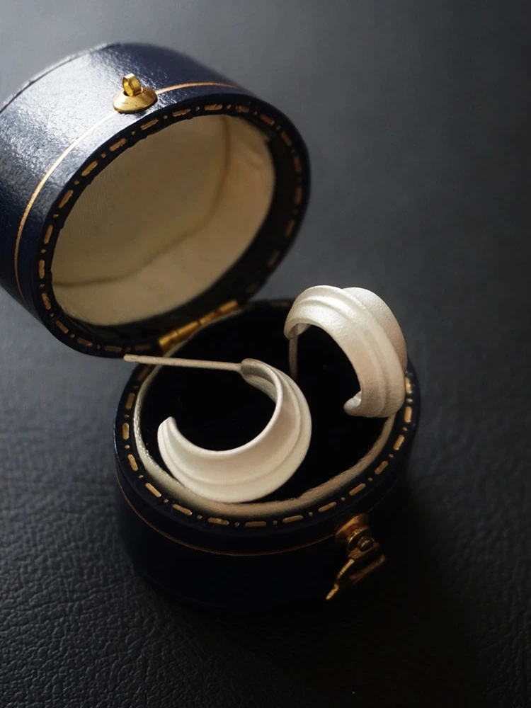  Широкие роуминг-серьги из стерлингового серебра 925 пробы Dong Jie с одинаковой