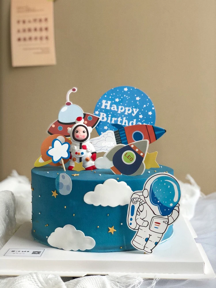 

Astronaut Cake Topper For Outer Space Theme Birthday Party Dessert Props Festive Decor Universe Planet Series Cake Topper