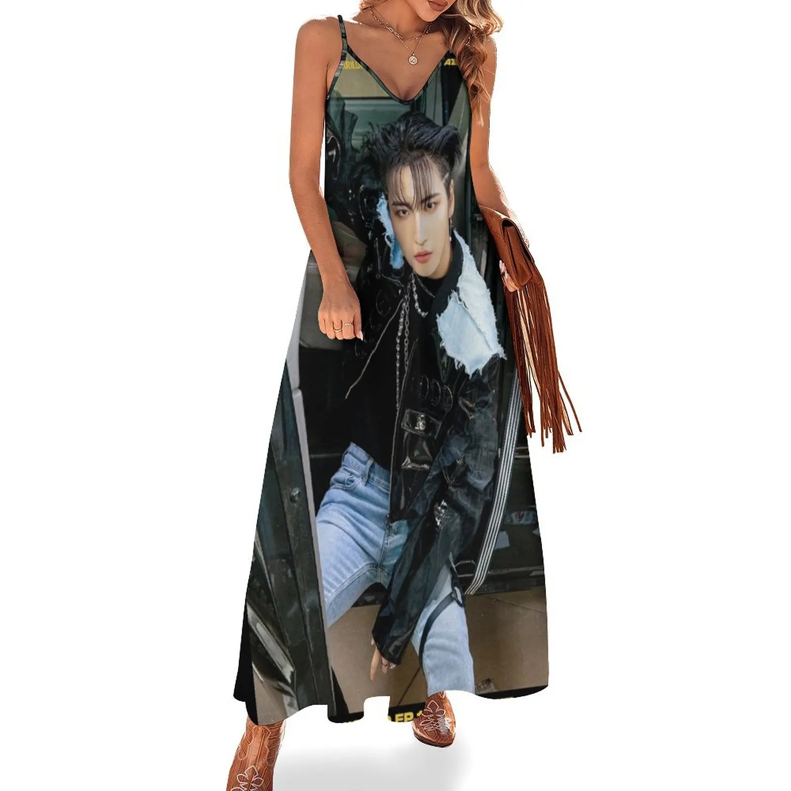 Платье ATEEZ SEONGHWA THE WORLD EP.1 : MOVEMENT GUERRILLA