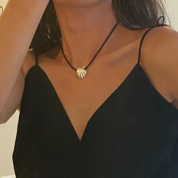 

Vintage Heart Shell Pendant Brown Black PU Leather Rope Chain Necklaces for Women Boho Summer Beach Choker Neck Fashion Jewelry