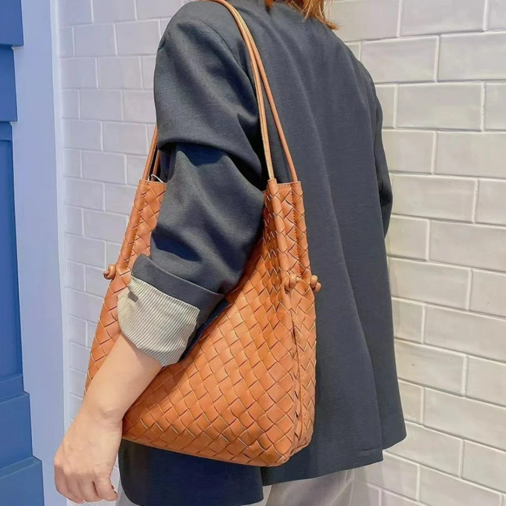 

Женская плетеная вместительная сумка-мешок, дизайнерская роскошная сумка через плечо, модная брендовая сумка-мессенджер, большая сумка-тоут, новинка 2023