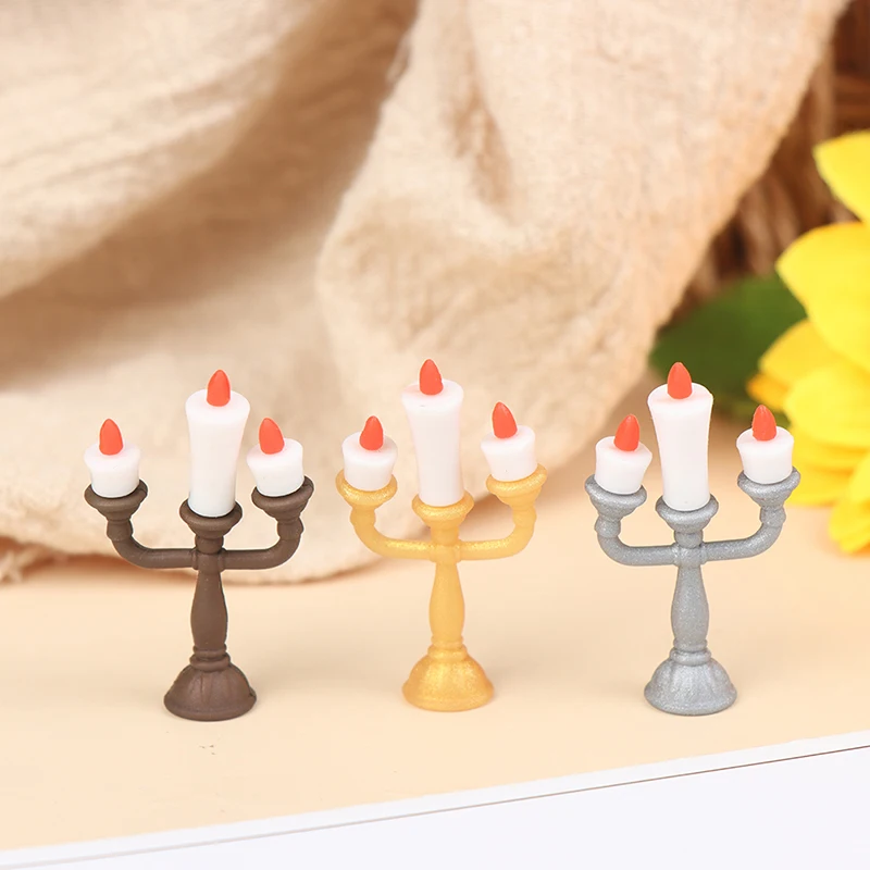 

Миниатюрные подсвечники для кукольного домика, ролевые игры в масштабе 1:12, 3-рычажный канделябр, белые свечи, аксессуары для кукольного доми...