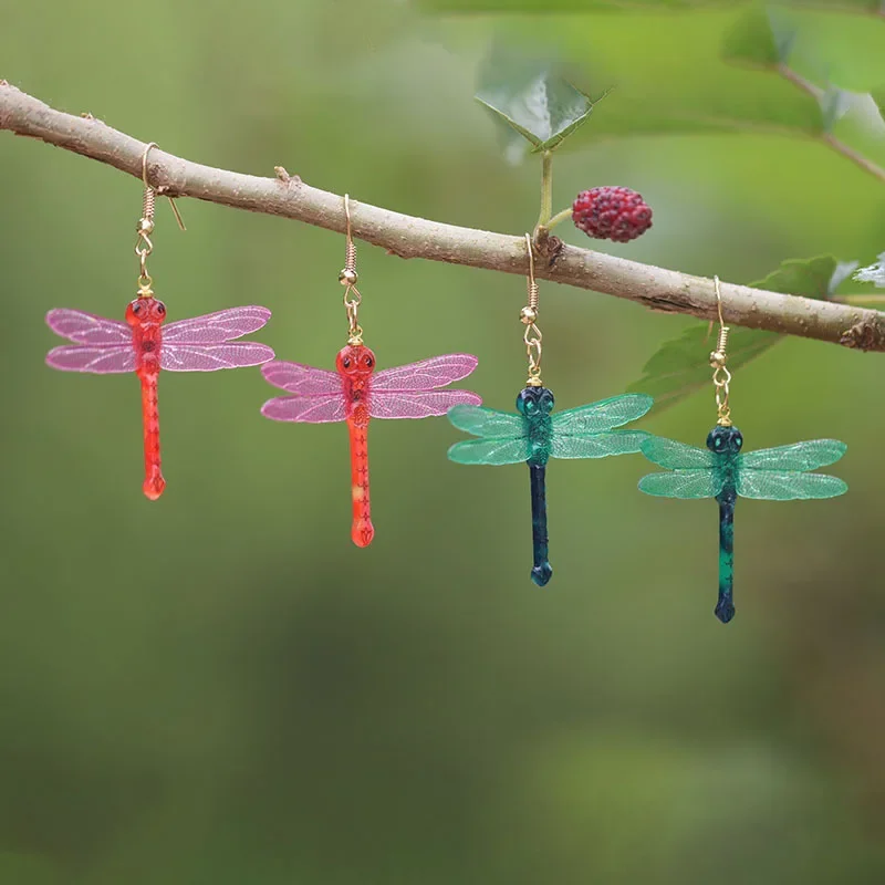 Нежные акриловые серьги в форме бабочки свежий оригинальный дизайн