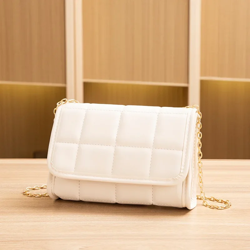 Маленькая квадратная сумка с вышивкой новая модная универсальная однотонная