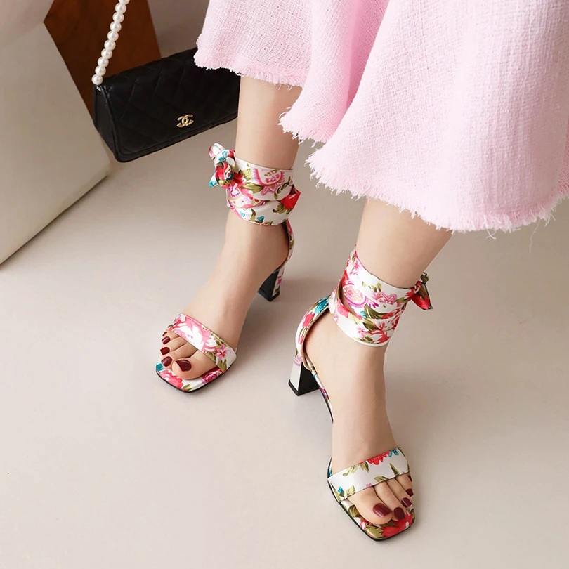 Босоножки женские шелковые на высоком каблуке Классические сандалии с цветочным