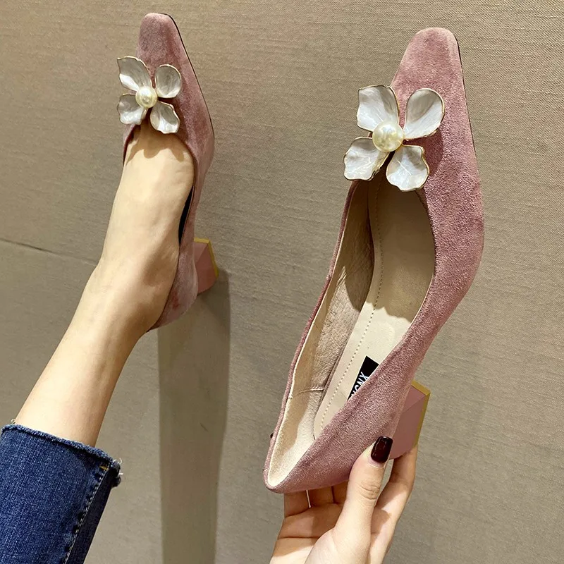 

Elegant Sweet Flowers Pearl High Heels Suede Square Mid Heel Single Shoes Fashion Party Dress Ladies Pumps Women