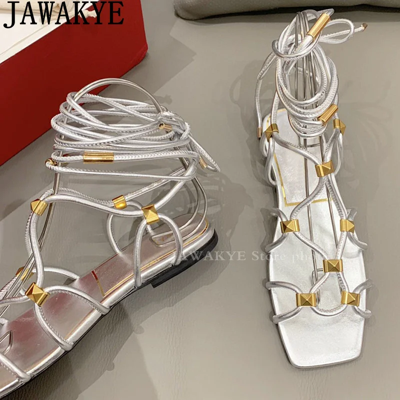 

Сандалии женские с узкими ремешками, пляжные босоножки на плоской подошве, с вырезами, с квадратным носком, с заклепками, роскошные повседневные, лето