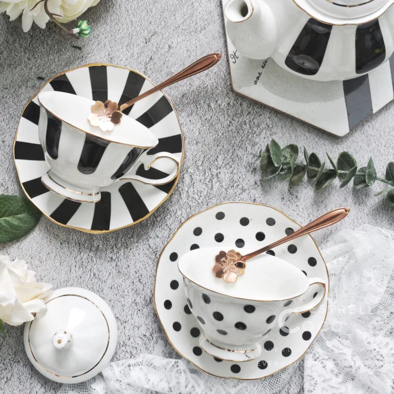 

Semplice Stile Retro Onda in Bianco e Nero Dot Strisce Bone China stile Europeo Phnom Penh Tazza di Caffe e Piattino insieme Il