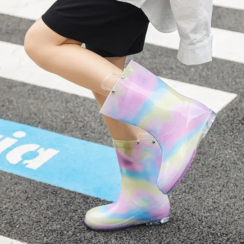 Женские радужные резиновые сапоги с прозрачным круглым носком на плоской