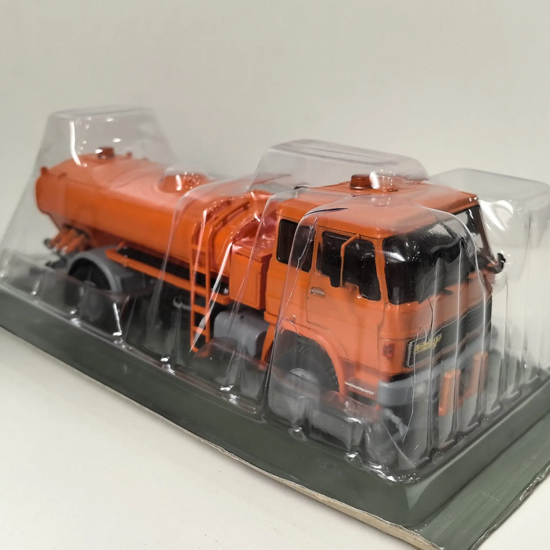 Фото Модель автомобиля Iecast IXO 1/43 LIAZ 110.850 SA8 H8 из сплава №5