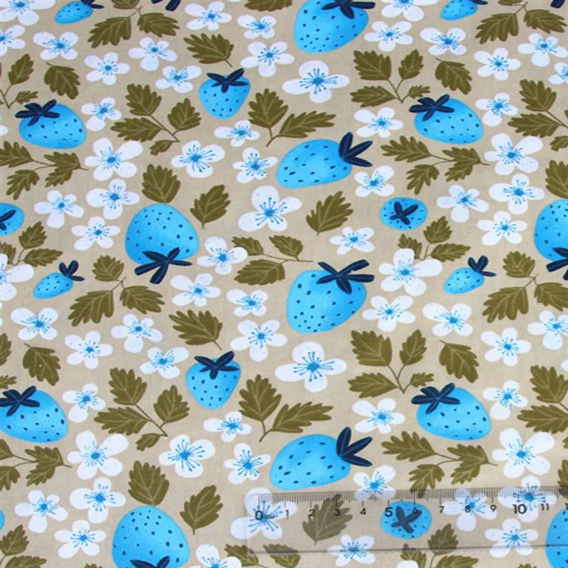 Яркая хлопковая твиловая ткань с принтом клубники 100% хлопок