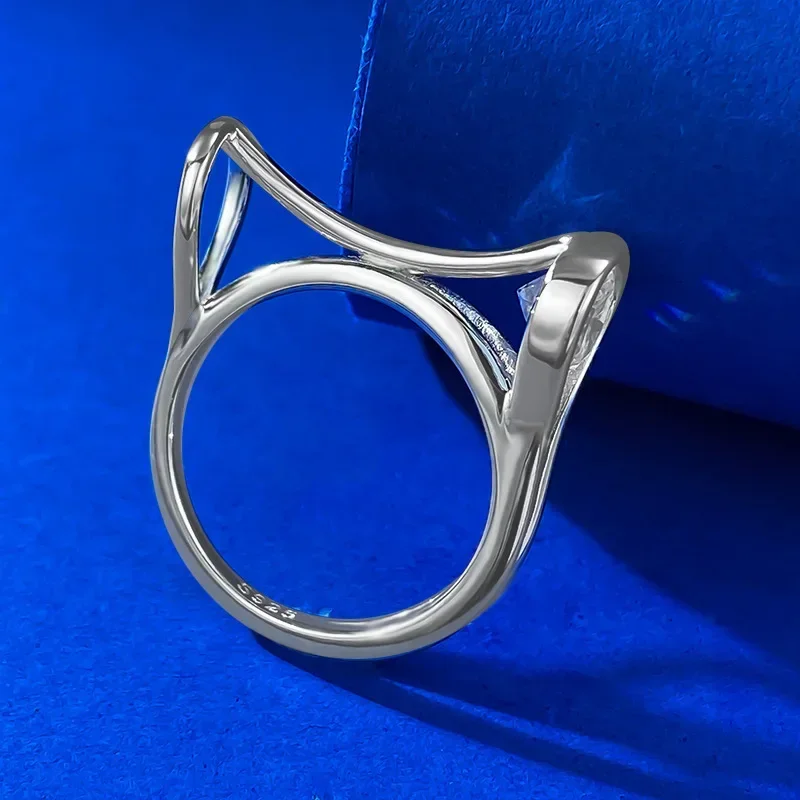 Женское ювелирное изделие из серебра 925 пробы с круглым вырезом